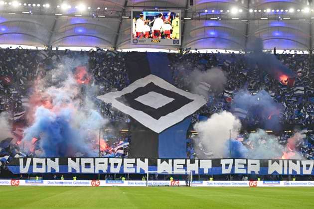 GER 2 FBL,, Hamburger SV vs SSV Ulm 1846 10 05 2025, Volksparkstadion, Hamburg, GER 2 FBL, Hamburger SV vs SSV Ulm 1846 in the picture the Hamburg fan block before the start of the match choreography nordphotoxGmbH xWitke nph00002