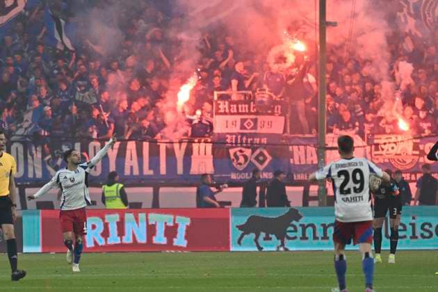 GER 2 FBL,, Hamburger SV vs SSV Ulm 1846 10 05 2025, Volksparkstadion, Hamburg, GER 2 FBL, Hamburger SV vs SSV Ulm 1846 in the picture Ludovit Reis Hamburg 14 scores the goal to make it 1 1 for Hamburg and cheers nordphotoxGmbH xWitke nph00002