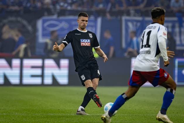 2 Soccer Bundesliga Hamburger SV vs SSV Ulm 1846 10 05 25 Tom Gaal SSV Ulm 1846, No. 04 in attack 2 Soccer Bundesliga Hamburger SV vs SSV Ulm 1846, Volksparkstadion on 10 05 25 Copyright: xBEAUTIFULxSPORTS MarioxM.xKobergx