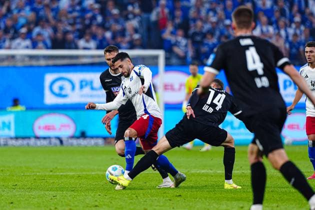 Felix Higl SSV Ulm 1846, 33 , Ludovit Reis Hamburger SV, 14 , Dennis Dressel SSV Ulm 1846, 14 GER, Hamburger SV vs SSV Ulm, Football, 2 Bundesliga, Matchday 33, Season 2024 2025, 10 05 2025 DFL REGULATES PROHIBIT ANY USE OF PHOTOGRAPHS AS IMAGE SEQUENCES AND OR QUASI VIDEO GER, Hamburger SV vs SSV Ulm, Football, 2 Bundesliga, Matchday 33, Season 2024 2025, 10 05 2025 Hamburg Copyright: xEibner-Pressefoto MarcelxvonxFehrnx EP_MFN