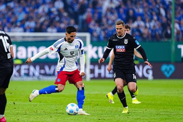 Ludovit Reis Hamburger SV, 14 , Dennis Dressel SSV Ulm 1846, 14 GER, Hamburger SV vs SSV Ulm, Football, 2 Bundesliga, Matchday 33, Season 2024 2025, 10 05 2025 DFL REGULATIONS PROHIBIT ANY USE OF PHOTOGRAPHS AS IMAGE SEQUENCES AND OR QUASI VIDEO GER, Hamburger SV vs SSV Ulm, Football, 2 Bundesliga, Matchday 33, Season 2024 2025, 10 05 2025 Hamburg Copyright: xEibner-Pressefoto MarcelxvonxFehrnx EP_MFN