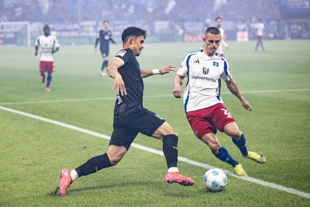 Soccer Men 2 Bundesliga 33 Matchday Season 2024 2025 Hamburger SV vs SSV Ulm 1846 Soccer 10 05 2025 10 05 2025 10 05 2025, Soccer, Season 2024 2025, 2 Bundesliga, 33 Matchday, Hamburger SV SSV Ulm, 16 Aaron Keller SSV Ulm 1846 Soccer , 23 Jonas Meffert Hamburger SV Foto Lucca Fundel DFL regulations prohibit any use of photographs as image sequences and or quasi video Hamburg Volksparkstadion Hamburg Hamburg Germany