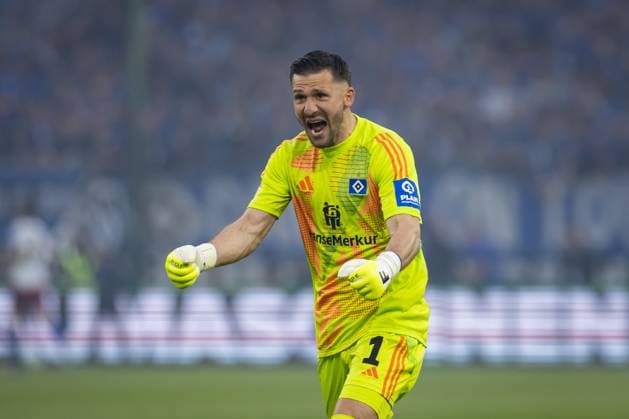 2 Soccer Bundesliga Hamburger SV vs SSV Ulm 1846 10 05 25 Cheers for Daniel Heuer Fernandes Hamburger SV, No 01 after the 1 1 equalizer 2 Soccer Bundesliga Hamburger SV vs SSV Ulm 1846, Volksparkstadion on 10 05 25 Copyright: xBEAUTIFULxSPORTS MarioxM.xKobergx