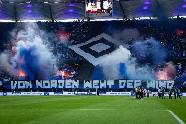 2 Soccer Bundesliga Hamburger SV vs SSV Ulm 1846 10 05 25 Fans with banner The wind blows from the north and pyro 2 Soccer Bundesliga Hamburger SV vs SSV Ulm 1846, Volksparkstadion on 10 05 25 Copyright: xBEAUTIFULxSPORTS MarioxM.xKobergx