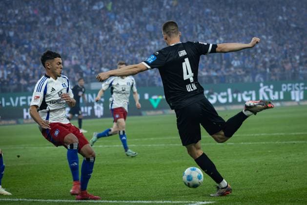 2 Soccer Bundesliga Hamburger SV vs SSV Ulm 1846 10 05 25 Tom Gaal SSV Ulm 1846, No. 04 in attack 2 Soccer Bundesliga Hamburger SV vs SSV Ulm 1846, Volksparkstadion on 10 05 25 Copyright: xBEAUTIFULxSPORTS MarioxM.xKobergx