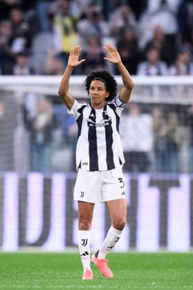 Fußball, Frauen, Juventus Turin - Inter Mailand Juventus Sara Gama gestures as she leaves the pitch during the Serie A women soccer match between Juventus and Inter at Allianz Stadium in Turin, Italy - Saturday, May 10, 2025.  Copyright: xLaPresse NicoloxCampox