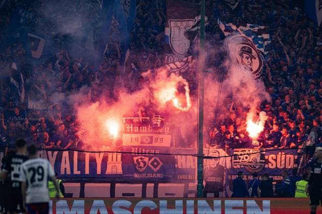 2 Soccer Bundesliga Hamburger SV vs SSV Ulm 1846 10 05 25 Cheers from the fans of Hamburger SV after the 1 1 equalizer 2 Soccer Bundesliga Hamburger SV vs SSV Ulm 1846, Volksparkstadion on 10 05 25 Copyright: xBEAUTIFULxSPORTS MarioxM.xKobergx