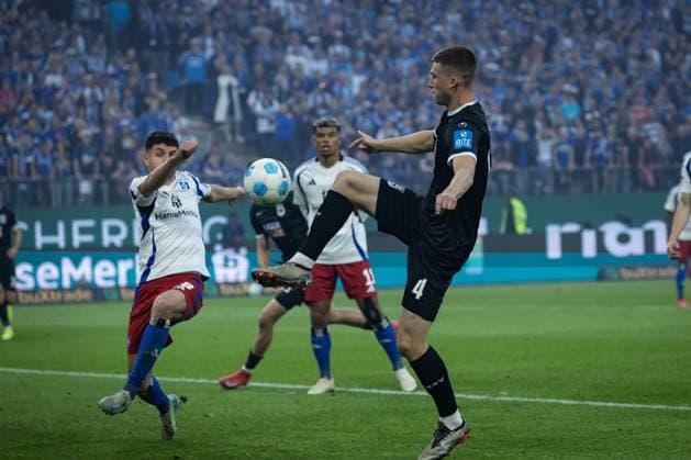 2 Soccer Bundesliga Hamburger SV vs SSV Ulm 1846 10 05 25 Tom Gaal SSV Ulm 1846, No 04 scores to make it 0 1 2 Soccer Bundesliga Hamburger SV vs SSV Ulm 1846, Volksparkstadion on 10 05 25 Copyright: xBEAUTIFULxSPORTS MarioxM.xKobergx