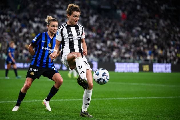 Juventus Cristiana Girelli competes for the ball with Inter Lina Maria Magull during the Serie A women soccer match between Juventus and Inter at Allianz Stadium in Turin, Italy - Saturday, May 10, 2025.  Copyright: xLaPresse NicoloxCampox