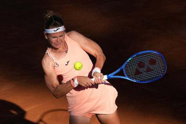 Marie Bouzkova of Czechoslovakia during the match against Naomi Osaka of Japan at the Internazionali BNL d Italia 2025 tennis tournament at Foro Italico in Rome, Italy on may 10, 2025. AntoniettaxBaldassarre