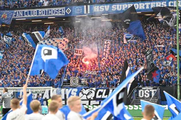 GER 2 FBL,, Hamburger SV vs SSV Ulm 1846 10 05 2025, Volksparkstadion, Hamburg, GER 2 FBL, Hamburger SV vs SSV Ulm 1846 in the picture the Hamburg fan block before the start of the match choreography nordphotoxGmbH xWitke nph00002
