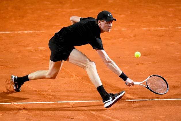 Internazionali BNL D Italia 2025 - Day Six Jannik Sinner of Italy in action against Mariano Navone of Argentina during the Internazionali BNL d™Italia day six at Foro Italico on May 10, 2025 in Rome, Italy. Rome Foro Italico Lazio Italy Copyright: xGiuseppexMaffiax IBI_SinnerNavone_100525_BRU4215