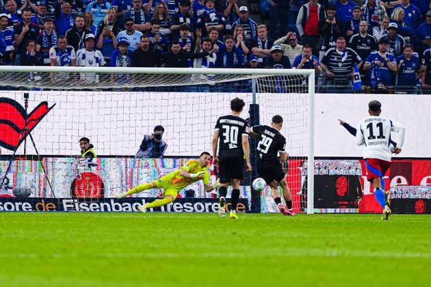 Daniel Heuer Fernandes Hamburger SV, 01 haelt Penalty kick Semir Telalovic SSV Ulm 1846, 29 GER, Hamburger SV vs SSV Ulm, Football, 2 Bundesliga, Matchday 33, Season 2024 2025, 10 05 2025 DFL REGULATES PROHIBIT ANY USE OF PHOTOGRAPHS AS IMAGE SEQUENCES AND OR QUASI VIDEO GER, Hamburger SV vs SSV Ulm, Football, 2 Bundesliga, Matchday 33, Season 2024 2025, 10 05 2025 Hamburg Copyright: xEibner-Pressefoto MarcelxvonxFehrnx EP_MFN