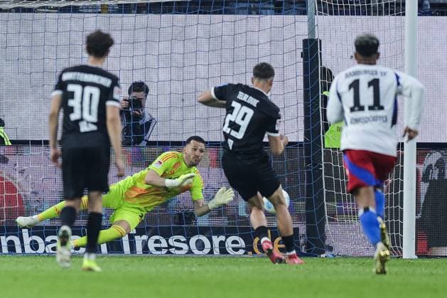 Soccer 2 Bundesliga 33 Matchday Hamburger SV SSV Ulm 1846 Soccer on 10 05 2025 at Volksparkstadion in Hamburg Daniel Heuer Fernandes Hamburg holds the penalty kick DFL regulations prohibit any use of photographs as image sequences and or quasi video xJRx