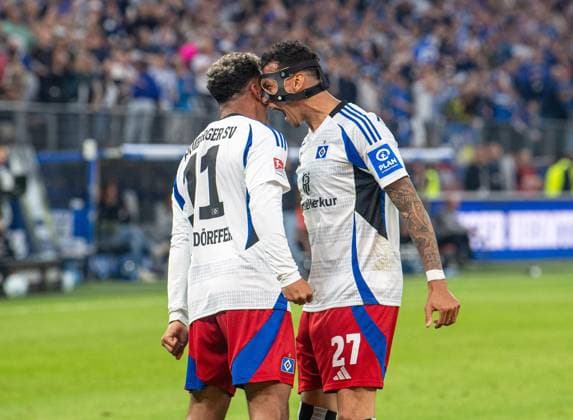 Soccer, Men, Season 2024 2025, 2 Bundesliga 33 Matchday , Hamburger SV SSV Ulm, f l Ransford Königsdörffer HSV , Davie Selke HSV , Cheering after scoring 2 1, 10 05 2025, Copyright: xSebastianxRäppold MatthiasxKochx