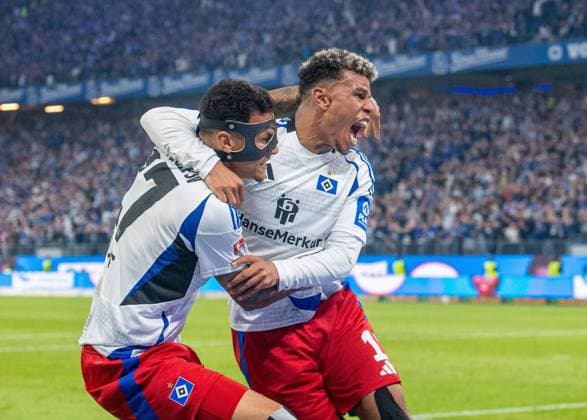 Soccer, Men, Season 2024 2025, 2 Bundesliga 33 Matchday , Hamburger SV SSV Ulm, f l Davie Selke HSV , Ransford Königsdörffer HSV , Cheering after goal to 2 1, 10 05 2025, Copyright: xSebastianxRäppold MatthiasxKochx