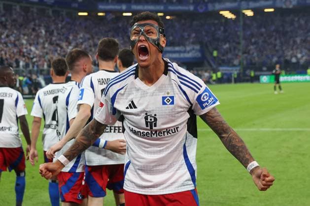 Bilder des Jahres 2025, Sport 05 Mai Sport Themen der Woche KW19 Sport Bilder des Tages 2. Bundesliga - Hamburger SV - SSV Ulm am 10.05.2025 im Volksparkstadion in Hamburg Davie Selke (Hamburg 27) jubelt über das Tor zum 2 zu 1 durch Ransford Königsdörffer Koenigsdoerffer Konigsdorffer (Hamburg 11) *** 2 Bundesliga Hamburger SV SSV Ulm on 10 05 2025 at Volksparkstadion in Hamburg Davie Selke Hamburg 27 celebrates scoring the goal to make it 2 - 1 through Ransford Königsdörffer Koenigsdoerffer Konigsdorffer Hamburg 11 MH