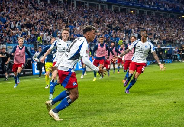 Soccer, Men, Season 2024 2025, 2 Bundesliga 33 Matchday , Hamburger SV SSV Ulm, f l Emir Sahiti HSV , Ransford Königsdörffer HSV , Davie Selke HSV , Celebration after goal to 2 1, 10 05 2025, Copyright: xSebastianxRäppold MatthiasxKochx