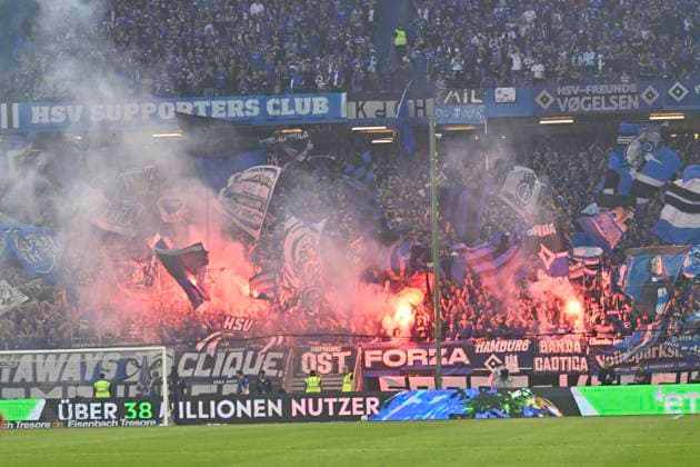 GER 2 FBL,, Hamburger SV vs SSV Ulm 1846 10 05 2025, Volksparkstadion, Hamburg, GER 2 FBL, Hamburger SV vs SSV Ulm 1846 in the picture the Hamburg fan block before the start of the match choreography nordphotoxGmbH xWitke nph00002