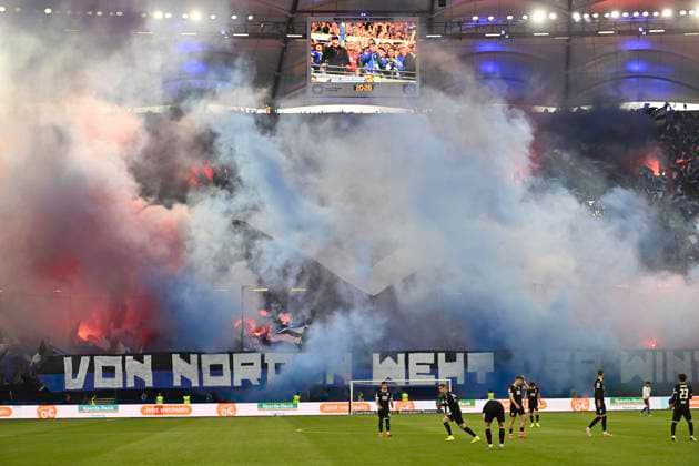 GER 2 FBL,, Hamburger SV vs SSV Ulm 1846 10 05 2025, Volksparkstadion, Hamburg, GER 2 FBL, Hamburger SV vs SSV Ulm 1846 in the picture the Hamburg fan block before the start of the match choreography nordphotoxGmbH xWitke nph00002