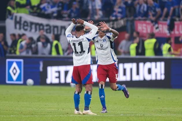 10 05 2025, 2 Bundesliga, Matchday 33, Hamburger SV SSV Ulm 1846, v l Ransford Königsdörffer Hamburger SV , Davie Selke Hamburger SV celebrate the goal for 3 1, Hamburg Volksparkstadion Hamburg Germany xRHR PHOTO DEx Copyright: DennisxEwert RHR-FOTOx RHR-FOTO DE