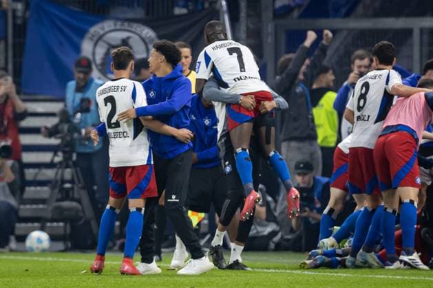2 Soccer Bundesliga Hamburger SV vs SSV Ulm 1846 10 05 25 Team Hamburger SV celebrates after scoring 3 0 2 Soccer Bundesliga Hamburger SV vs SSV Ulm 1846, Volksparkstadion on 10 05 25 Copyright: xBEAUTIFULxSPORTS MarioxM.xKobergx