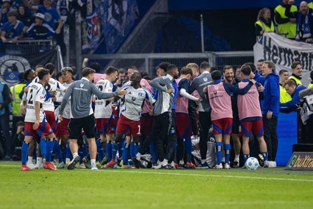2 Soccer Bundesliga Hamburger SV vs SSV Ulm 1846 10 05 25 Team Hamburger SV celebrates after scoring 3 0 2 Soccer Bundesliga Hamburger SV vs SSV Ulm 1846, Volksparkstadion on 10 05 25 Copyright: xBEAUTIFULxSPORTS MarioxM.xKobergx