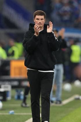 10 05 2025, xtgx, Fußball 2 Bundesliga, Hamburger SV SSV Ulm 1846 emspor, v l Merlin Polzin HSV, Trainer gibt Anweisungen, gestikuliert mit den Armen, gesticulate, gives instructions DFL DFB REGULATIONS PROHIBIT ANY USE OF PHOTOGRAPHS as IMAGE SEQUENCES and or QUASI VIDEO Hamburg