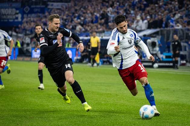 2 Soccer Bundesliga Hamburger SV vs SSV Ulm 1846 10 05 25 Ludovit Reis Hamburger SV, No. 14 vs Dennis Dressel SSV Ulm 1846, No. 14 2 Soccer Bundesliga Hamburger SV vs SSV Ulm 1846, Volksparkstadion on 10 05 25 Copyright: xBEAUTIFULxSPORTS MarioxM.xKobergx