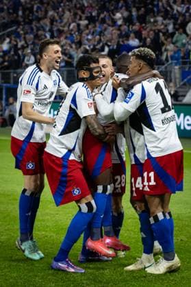 2 Soccer Bundesliga Hamburger SV vs SSV Ulm 1846 10 05 25 Team Hamburger SV celebrates after scoring 4 1 2 Soccer Bundesliga Hamburger SV vs SSV Ulm 1846, Volksparkstadion on 10 05 25 Copyright: xBEAUTIFULxSPORTS MarioxM.xKobergx