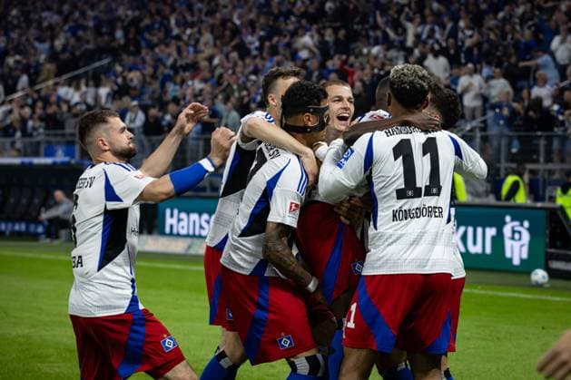 2 Soccer Bundesliga Hamburger SV vs SSV Ulm 1846 10 05 25 Team Hamburger SV celebrates after scoring 4 1 2 Soccer Bundesliga Hamburger SV vs SSV Ulm 1846, Volksparkstadion on 10 05 25 Copyright: xBEAUTIFULxSPORTS MarioxM.xKobergx