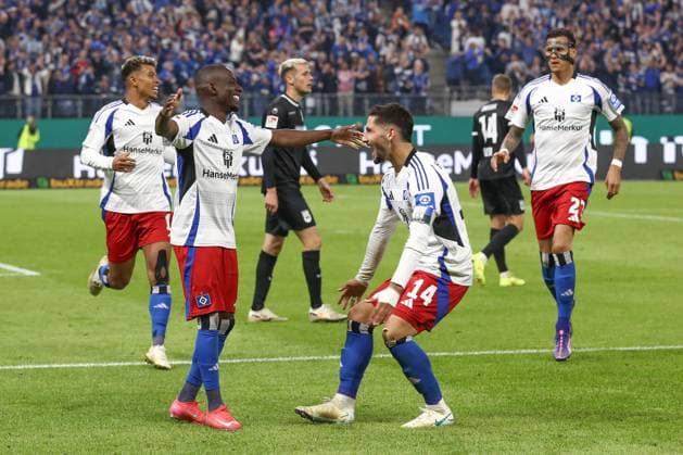 10 05 2025, xtgx, Soccer 2 Bundesliga, Hamburger SV SSV Ulm 1846 emspor, v l jubilation after the 4 1 by the own goal of Philipp Strompf Ulm, 32 DFL DFB REGULATIONS PROHIBIT ANY USE OF PHOTOGRAPHS as IMAGE SEQUENCES and or QUASI VIDEO Hamburg