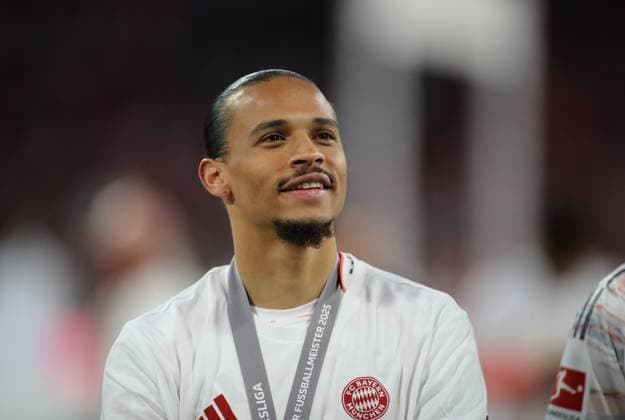 Football, Men, Bundesliga, Season 2024 2025, FC Bayern Munich Borussia Mönchengladbach, Allianz Arena Leroy Sane FC Bayern Munich looking up, Head, Portrait DFB, DFL regulations prohibit any use of photographs as image sequences and or quasi video