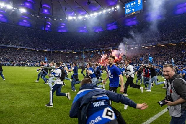2 Soccer Bundesliga Hamburger SV vs SSV Ulm 1846 10 05 25 Final whistle, the pitch is stormed 2 Soccer Bundesliga Hamburger SV vs SSV Ulm 1846, Volksparkstadion on 10 05 25 Copyright: xBEAUTIFULxSPORTS MarioxM.xKobergx