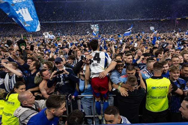 2 Soccer Bundesliga Hamburger SV vs SSV Ulm 1846 10 05 25 Cheers after victory and promotion Hamburger SV With Ludovit Reis Hamburger SV, No. 14 2 Soccer Bundesliga Hamburger SV vs SSV Ulm 1846, Volksparkstadion on 10 05 25 Copyright: xBEAUTIFULxSPORTS MarioxM.xKobergx