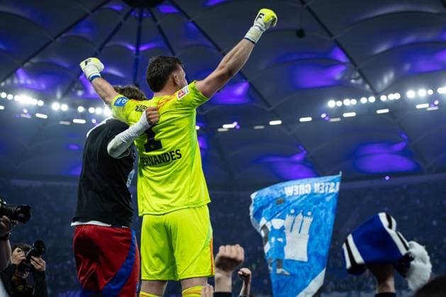 2 Soccer Bundesliga Hamburger SV vs SSV Ulm 1846 10 05 25 Cheers after victory and promotion Hamburger SV With Daniel Heuer Fernandes Hamburger SV, No 01 2 Soccer Bundesliga Hamburger SV vs SSV Ulm 1846, Volksparkstadion on 10 05 25 Copyright: xBEAUTIFULxSPORTS MarioxM.xKobergx