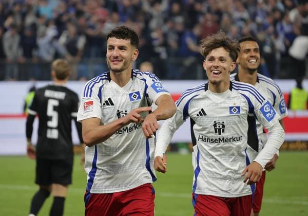 Goal celebration 6 1 by Daniel Elfadli HSV Fussball, Herren, Saison 2024 2025, 2 BL, Volksparkstadion, Hamburger SV, 33 Spieltag, HSV SSV Ulm, 6 1 HSV promoted to 1 Liga and Ulm relegated to 3 Liga DFL REGULATIONS PROHIBIT ANY USE OF PHOTOGRAPHS AS IMAGE SEQUENCES AND OR QUASI VIDEO
