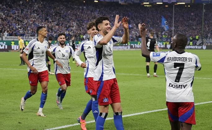 Goal celebration 6 1 by Daniel Elfadli HSV Fussball, Herren, Saison 2024 2025, 2 BL, Volksparkstadion, Hamburger SV, 33 Spieltag, HSV SSV Ulm, 6 1 HSV promoted to 1 Liga and Ulm relegated to 3 Liga DFL REGULATIONS PROHIBIT ANY USE OF PHOTOGRAPHS AS IMAGE SEQUENCES AND OR QUASI VIDEO