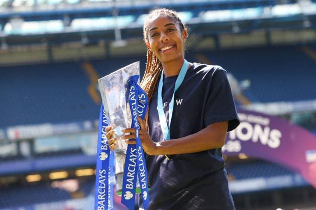 Ashley Lawrence of Chelsea pictured holding the Barclays Women s Super League Trophy Chelsea v Liverpool, Football, Barclays Women s Super League, Stamford Bridge, London, UK - 10 05 25 EDITORIAL USE ONLY No use with unauthorised audio, video, data, fixture lists (outside the EU), club league logos or live services. Online in-match use limited to 45 images (+15 in extra time). No use to emulate moving images. No use in betting, games or  Copyright: xAnthonyxHanc Shutterstockx 15292910aj