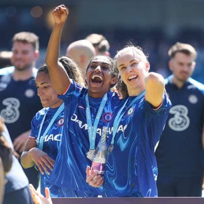Niamh Charles and Ashley Lawrence of Chelsea celebrate Chelsea v Liverpool, Football, Barclays Women s Super League, Stamford Bridge, London, UK - 10 05 25 EDITORIAL USE ONLY No use with unauthorised audio, video, data, fixture lists (outside the EU), club league logos or live services. Online in-match use limited to 45 images (+15 in extra time). No use to emulate moving images. No use in betting, games or  Copyright: xAnthonyxHanc Shutterstockx 15292910bj