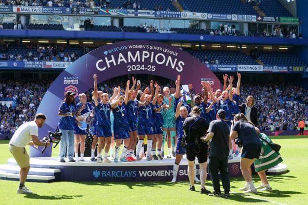 Chelsea lift the Barclays Women s Super League trophy Chelsea v Liverpool, Football, Barclays Women s Super League, Stamford Bridge, London, UK - 10 05 25 EDITORIAL USE ONLY No use with unauthorised audio, video, data, fixture lists (outside the EU), club league logos or live services. Online in-match use limited to 45 images (+15 in extra time). No use to emulate moving images. No use in betting, games or  Copyright: xAnthonyxHanc Shutterstockx 15292910db