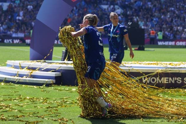 Aggie Beever-Jones of Chelsea gathers confetti from the pitch following the trophy lift Chelsea v Liverpool, Football, Barclays Women s Super League, Stamford Bridge, London, UK - 10 05 25 EDITORIAL USE ONLY No use with unauthorised audio, video, data, fixture lists (outside the EU), club league logos or live services. Online in-match use limited to 45 images (+15 in extra time). No use to emulate moving images. No use in betting, games or  Copyright: xAnthonyxHanc Shutterstockx 15292910du