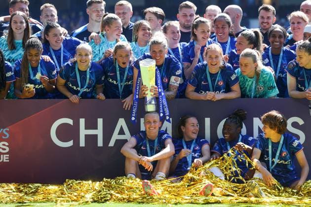 Millie Bright of Chelsea holds the Barclays Women s Super League trophy Chelsea v Liverpool, Football, Barclays Women s Super League, Stamford Bridge, London, UK - 10 05 25 EDITORIAL USE ONLY No use with unauthorised audio, video, data, fixture lists (outside the EU), club league logos or live services. Online in-match use limited to 45 images (+15 in extra time). No use to emulate moving images. No use in betting, games or  Copyright: xAnthonyxHanc Shutterstockx 15292910ec