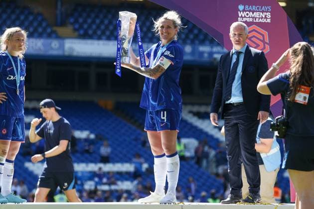 Millie Bright of Chelsea holds the Barclays Women s Super League trophy Chelsea v Liverpool, Football, Barclays Women s Super League, Stamford Bridge, London, UK - 10 05 25 EDITORIAL USE ONLY No use with unauthorised audio, video, data, fixture lists (outside the EU), club league logos or live services. Online in-match use limited to 45 images (+15 in extra time). No use to emulate moving images. No use in betting, games or  Copyright: xAnthonyxHanc Shutterstockx 15292910fc