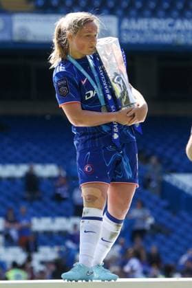 Erin Cuthbert of Chelsea pictured holding the trophy Chelsea v Liverpool, Football, Barclays Women s Super League, Stamford Bridge, London, UK - 10 05 25 EDITORIAL USE ONLY No use with unauthorised audio, video, data, fixture lists (outside the EU), club league logos or live services. Online in-match use limited to 45 images (+15 in extra time). No use to emulate moving images. No use in betting, games or  Copyright: xAnthonyxHanc Shutterstockx 15292910fd