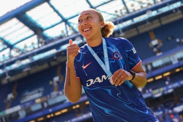 Lauren James of Chelsea pictured after the trophy lift celebrations showing a thumbs up Chelsea v Liverpool, Football, Barclays Women s Super League, Stamford Bridge, London, UK - 10 05 25 EDITORIAL USE ONLY No use with unauthorised audio, video, data, fixture lists (outside the EU), club league logos or live services. Online in-match use limited to 45 images (+15 in extra time). No use to emulate moving images. No use in betting, games or  Copyright: xAnthonyxHanc Shutterstockx 15292910ew