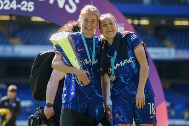 Sjoeke Nusken and Wieke Kaptein of Chelsea pictured together holding the Barclays Women s Super League trophy Chelsea v Liverpool, Football, Barclays Women s Super League, Stamford Bridge, London, UK - 10 05 25 EDITORIAL USE ONLY No use with unauthorised audio, video, data, fixture lists (outside the EU), club league logos or live services. Online in-match use limited to 45 images (+15 in extra time). No use to emulate moving images. No use in betting, games or  Copyright: xAnthonyxHanc Shutterstockx 15292910fy
