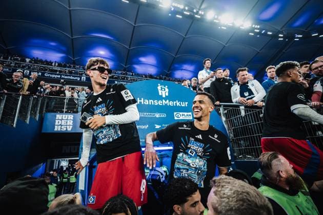 Soccer Men Season 2024 2025 2 Soccer Bundesliga 33 Matchday Hamburger SV vs SSV Ulm 1846 10 05 2025 f l Otto Emerson Stange 49, HSV and Robert Glatzel 9, HSV celebrate promotion Hamburg Volksparkstadion Hamburg Germany