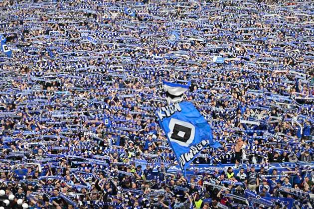 GER 2 FBL,, Hamburger SV vs SSV Ulm 1846 10 05 2025, Volksparkstadion, Hamburg, GER 2 FBL, Hamburger SV vs SSV Ulm 1846 in the picture Feature the spectators storm the pitch and celebrate their team nordphotoxGmbH xWitke nph00002