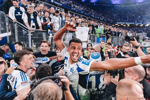 Soccer I Men I Season 2024 2025 I 2 Bundesliga I 33 Matchday I Hamburger SV SSV Ulm I 10 05 2025 Robert Glatzel 9, Hamburger SV celebrates victory Hamburg Volksparkstadion Hamburg Germany Copyright: xLobecax xHenningxRohlfsx